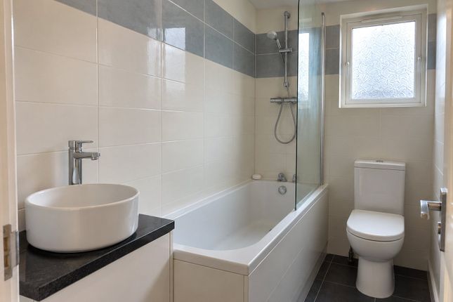 Top Floor Flat, 17, Langley Road, Beckenham photo 2