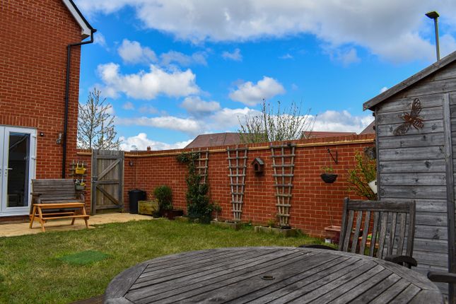 Semi-detached house for sale in Narrowleaf Drive, Ringwood