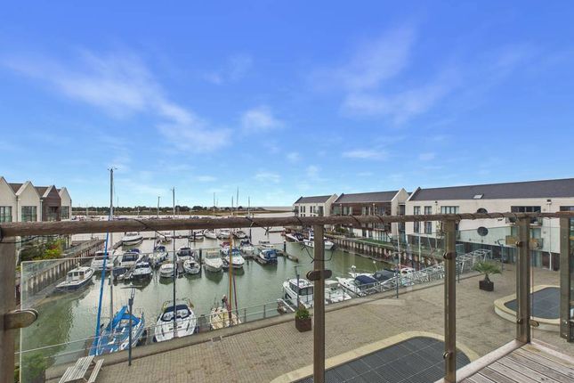 37 Harbour Square,, Waterside Marina, Colchester photo 2