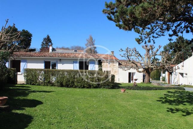 Property for sale in Saujon, 17120, France, Poitou-Charentes, Saujon, 17120, France