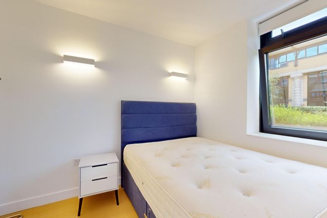 New Horizons Court, Brentford photo 3