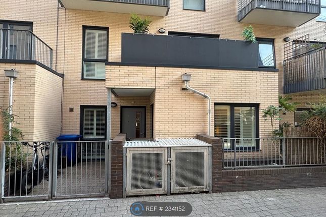 Flat, Parker Building Freda St, London photo 4