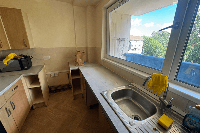 56 Gainsborough Tower, Academy Gardens, Northolt photo 5