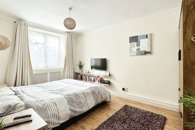 Flat for sale in Pine Tree Glen, Westbourne, Bournemouth, Dorset