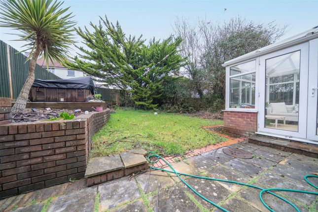 27,, Whitecross Drive, Weymouth photo 3