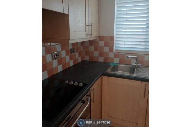 Flat, Hall Lane, London photo 5