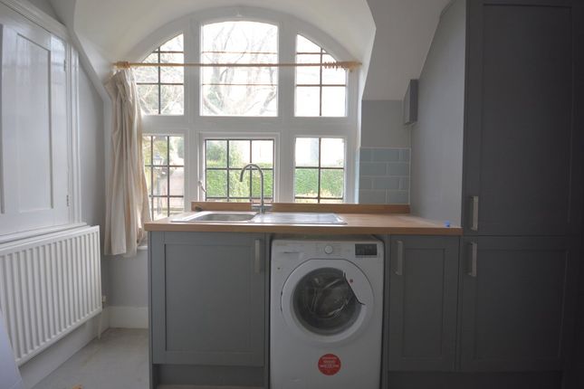 King Charles Church Hall Flat, 3 Warwick Park, Tunbridge Wells photo 4