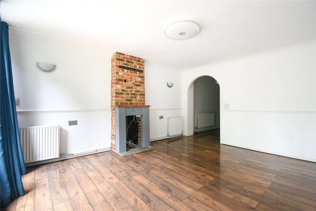 16, Sanctuary Close, Uxbridge photo 3