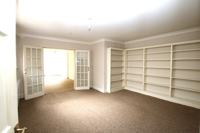 Flat to rent in High Street, Dunmow