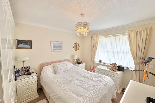 8, Burnfell, Lowton photo 4