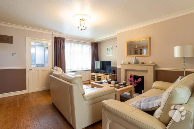 37, Highcliffe Close, Wickford photo 4