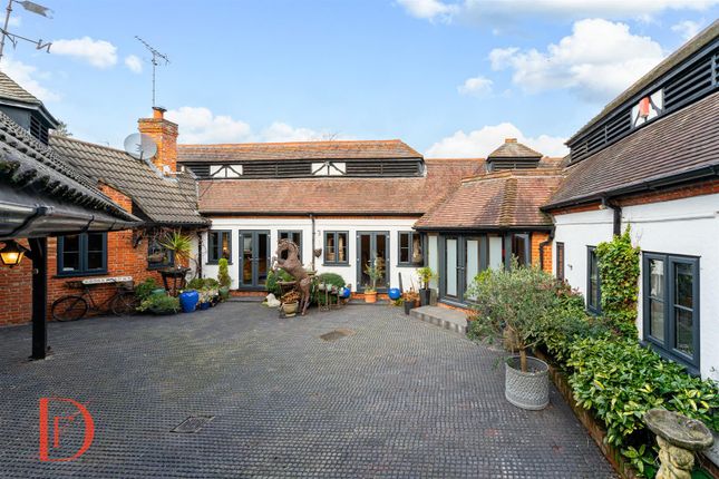 Thumbnail Property for sale in Connaught Avenue, Loughton