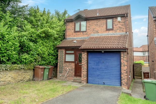 3-bed detached on 107 Fernleigh Court, Wakefield, £225,000