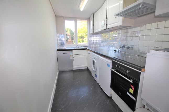 Flat for sale in Woodbridge Hill, Guildford