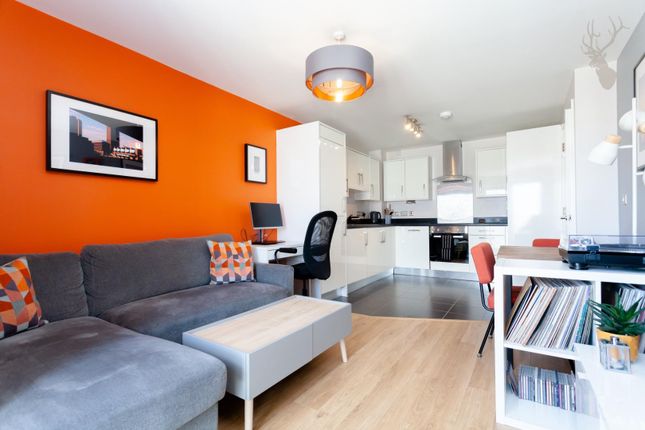 Thumbnail Flat for sale in Vernon Road, London