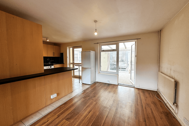 17, Cook Road, Crawley photo 4