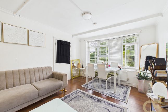 76 Sewardstone Gardens, London, Greater London photo 3