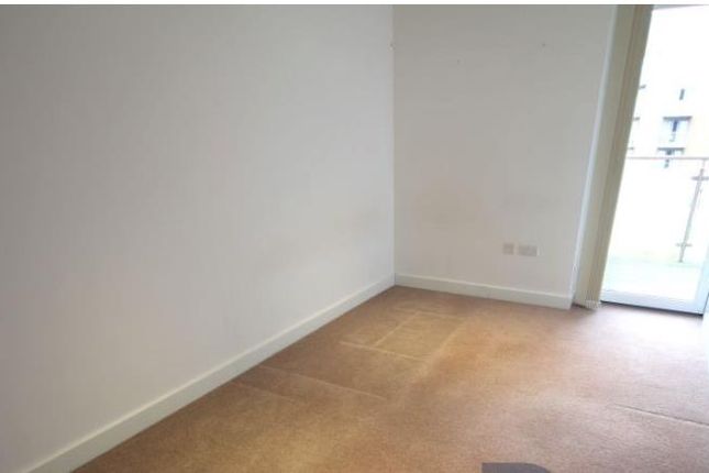 Flat to rent in Zenith Close, London