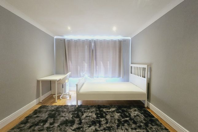 34, Brabazon Street, London photo 3
