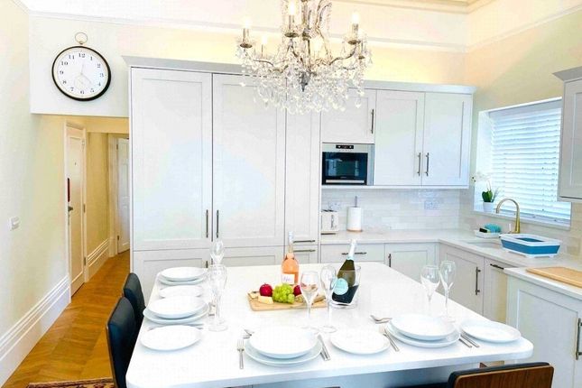 Flat 2, Belmont House, Southgrove Road photo 3