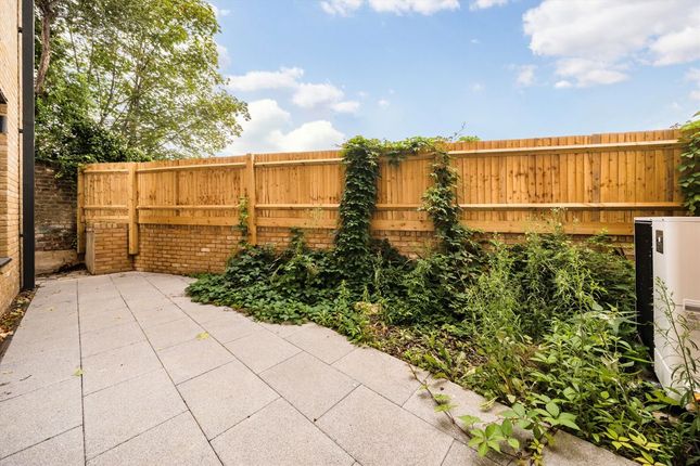 House 9 Grand Union Row,, 1-9, Bryanston Close, Norwood Green photo 4