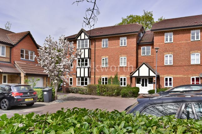 Flat to rent in Lee Close, Barnet
