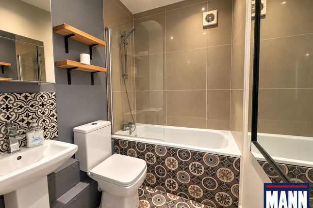 Flat, LONDON photo 4