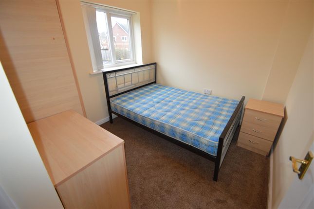 52, Drake Avenue, Manchester photo 5