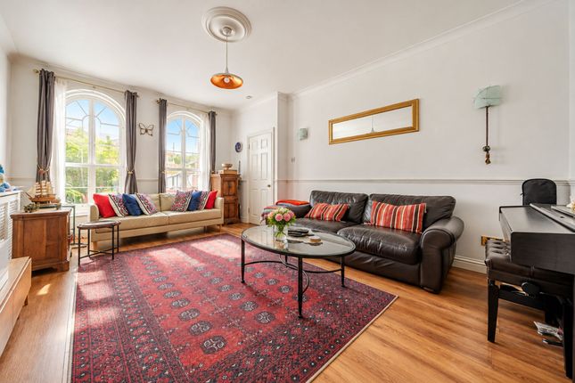 8 Helena Square, London photo 2