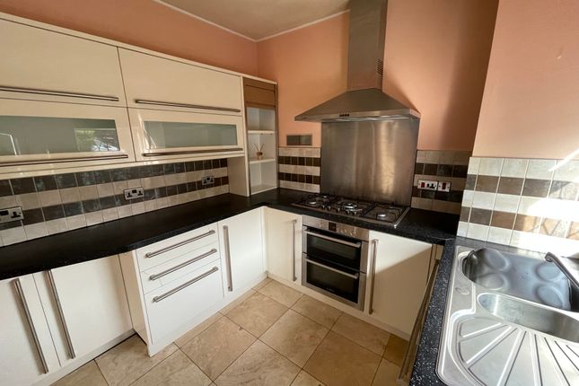 Thumbnail Semi-detached house to rent in Dovedale Rd, Herringthorpe