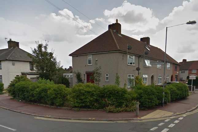 2 bed semi-detached house to rent in Campsey Road, Dagenham