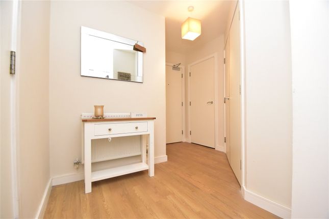 Flat for sale in Alcock Crescent, Crayford, Kent