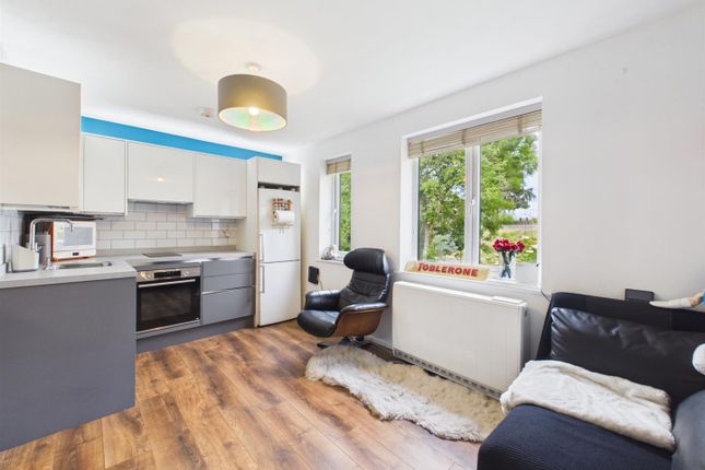 12, Abercorn Grove, Ruislip photo 2