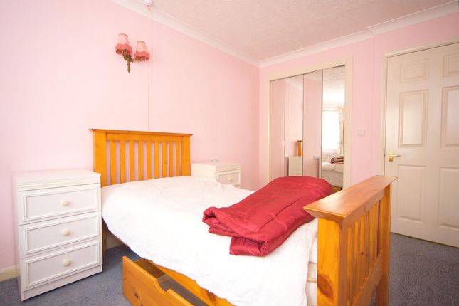 Flat for sale in Acorn Court, Waltham Cross, Cheshunt, Hertfordshire