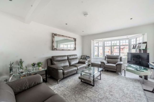 3-bed house on 150a Whitchurch Lane, Edgware, £525,000