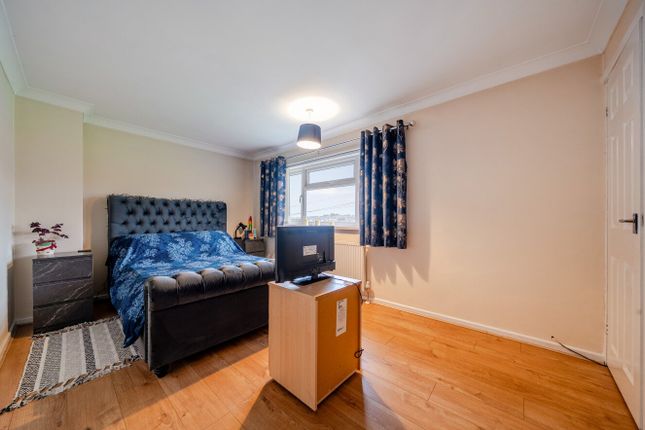 51, Chaucer Avenue, West Yorkshire photo 5