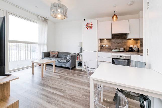 Flat 199, Cornwell House, 15, Ron Leighton Way, London photo 3