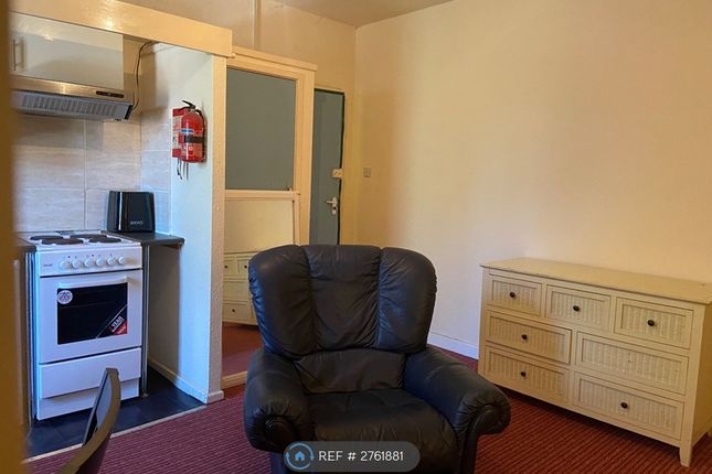 Cross Flatts Grove, Leeds photo 5