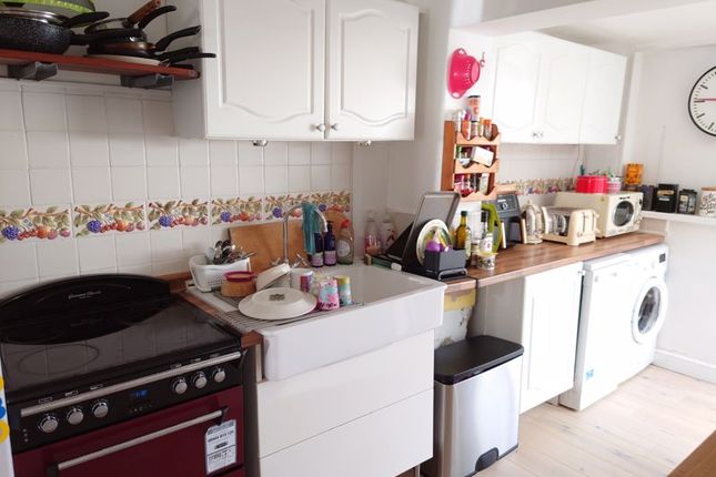 Terraced house to rent in Sherwood Road, Coulsdon