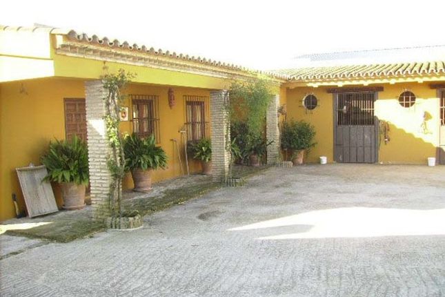 Villa for sale in Moron De La Frontera, Andalucia, Spain