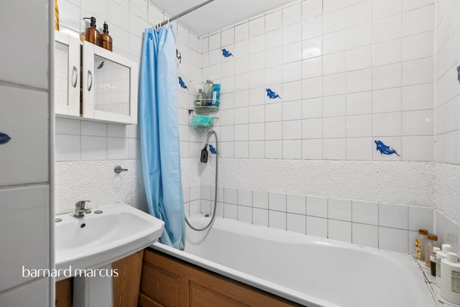 16, Andrews Walk, London photo 3
