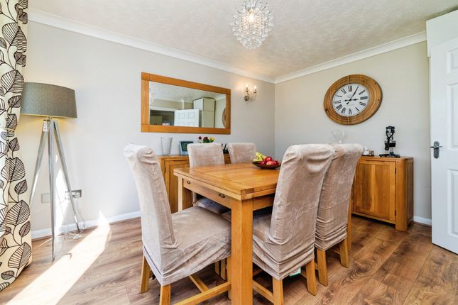 2a, Stamford Avenue, Royston photo 4