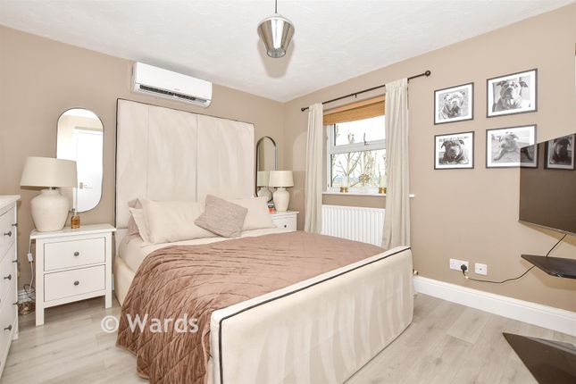 12, Pine Place, Maidstone photo 2