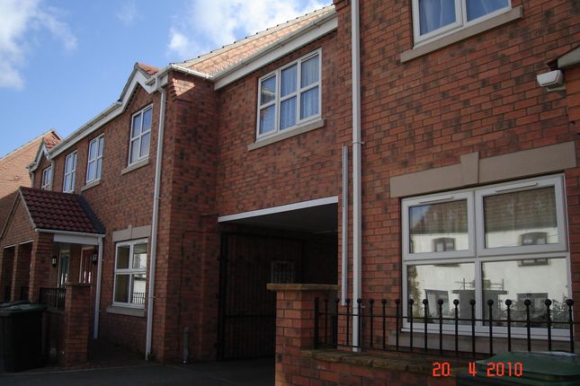 2 bed flat to rent in Silver Street, Ruskington