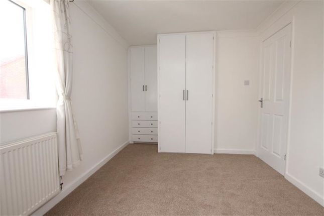 13, Boatswain Croft, Hull photo 4