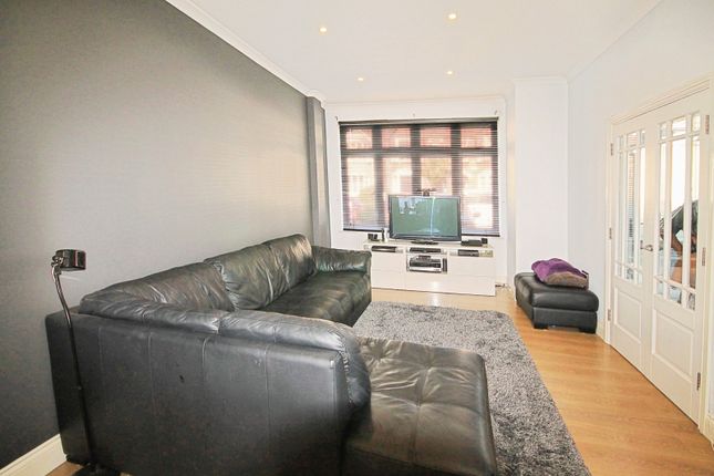 16, Montreal Road, Ilford photo 3