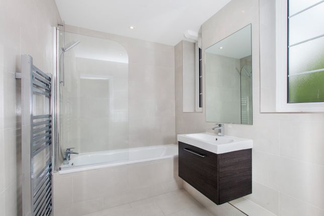 Flat for sale in Heathway Court, Finchley Road, Hampstead