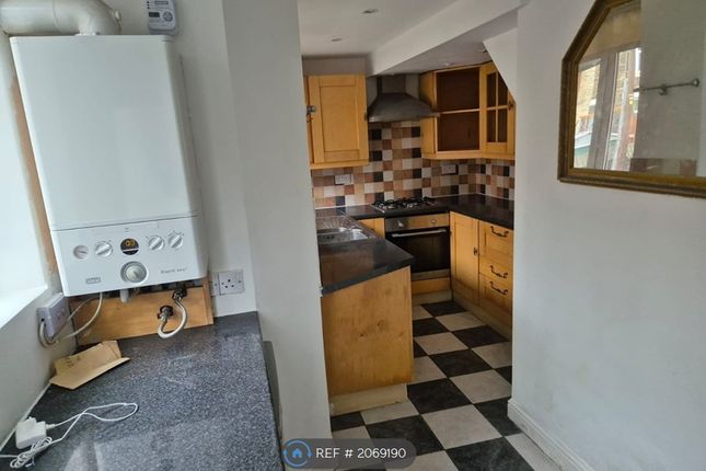 Terraced house to rent in Howard Park, Cleckheaton