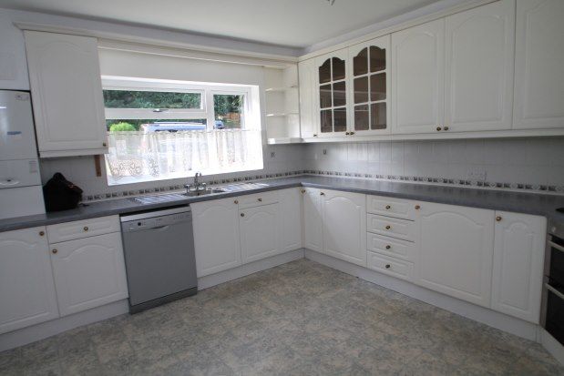 Town house to rent in Oaklands Gardens, Kenley