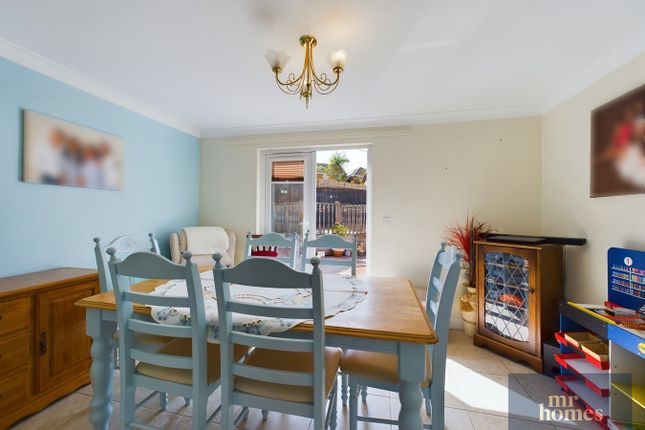 7, Thorne Way, Cardiff photo 3